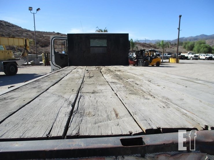 2012-freightliner-business-class-m2-106-image-14