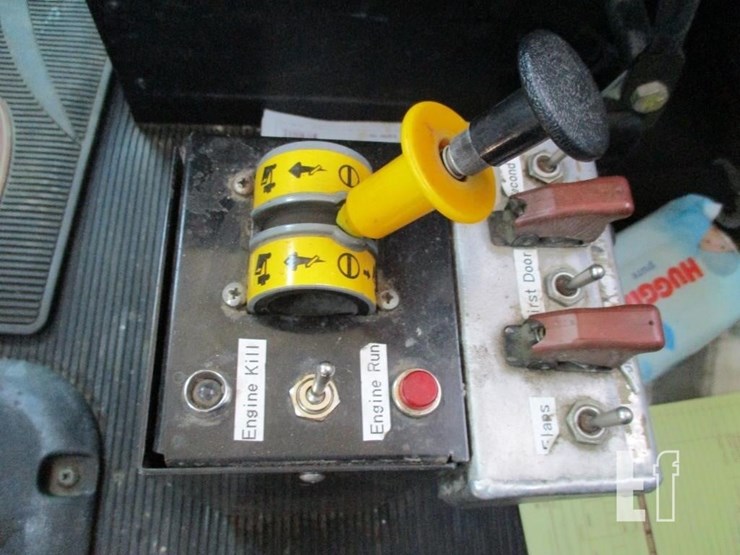 2008-peterbilt-365-image-14