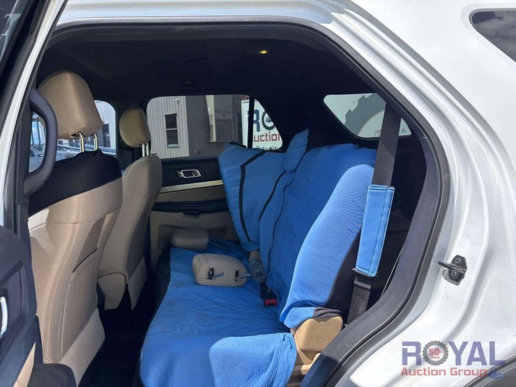 2017-ford-explorer-image-19