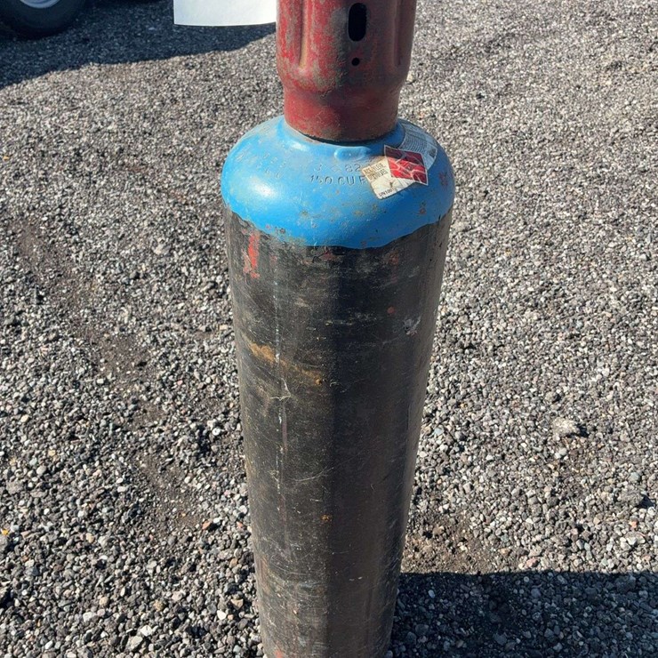Acetylene tank with gas