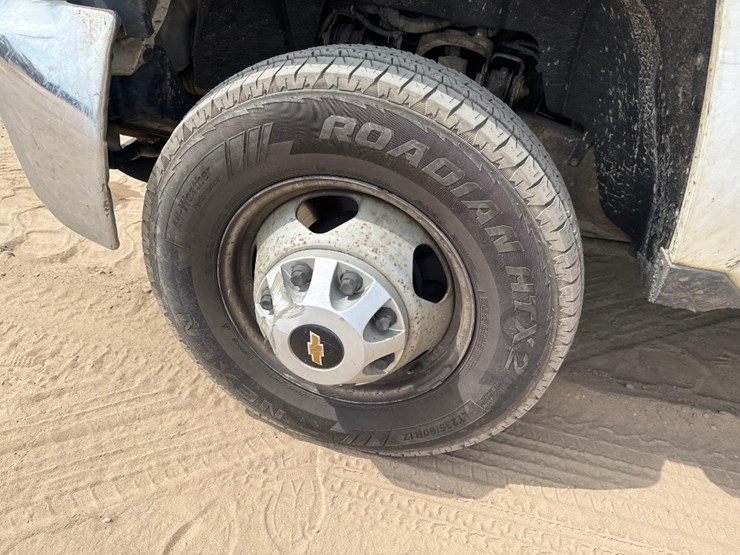 2016-chevrolet-3500hd-image-10