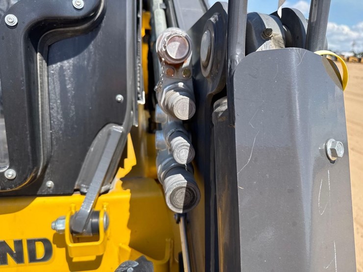 new-holland-c362-image-22
