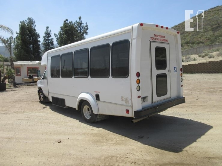 2011-ford-e450-image-2