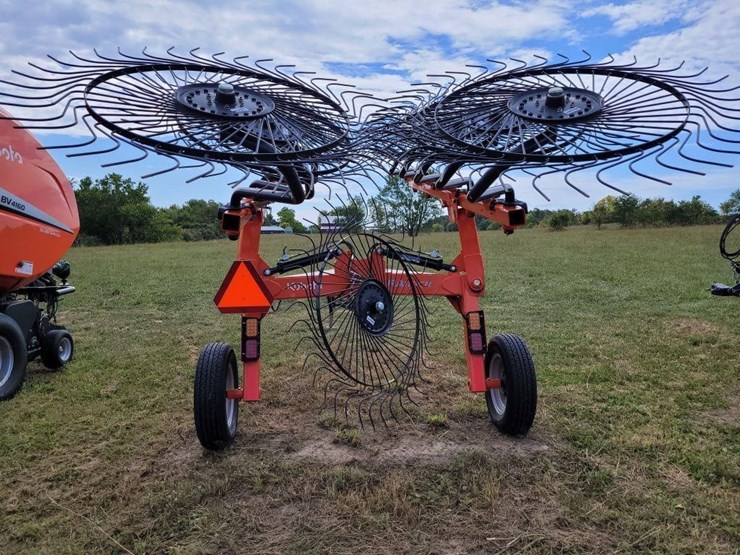 2021-kubota-wheeled-rake-image-3