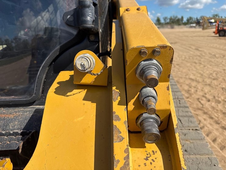 2014-caterpillar-299d-image-22