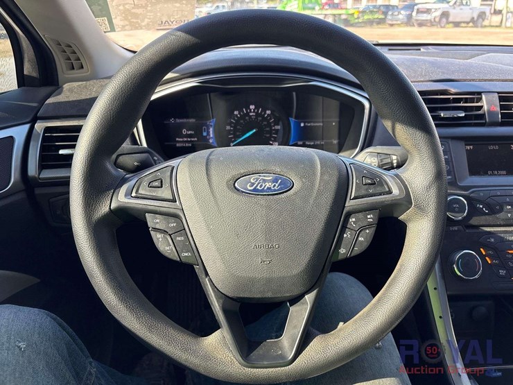2017-ford-fusion-hybrid-sedan-image-14
