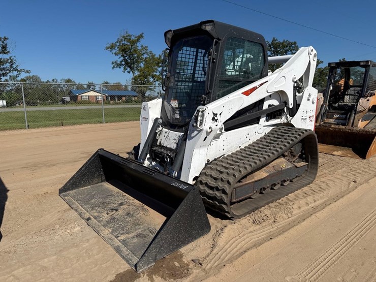 2022-bobcat-t770-image-2
