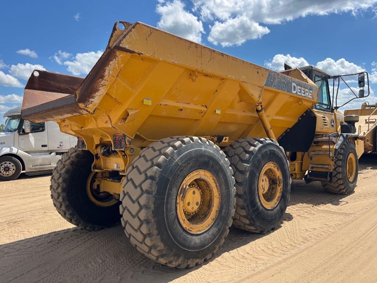 2014-deere-250d-image-4