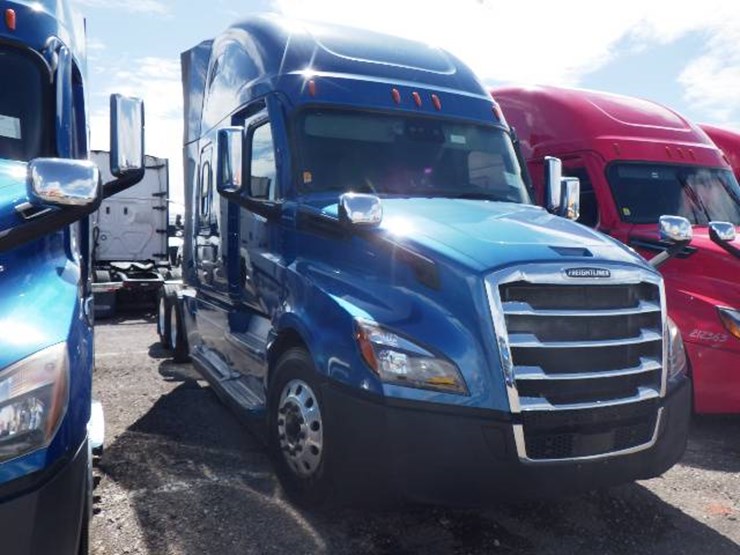 2021-freightliner-cascadia-126-image-2