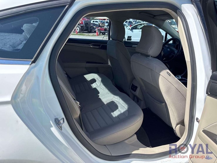 2018-ford-fusion-hybrid-sedan-image-22