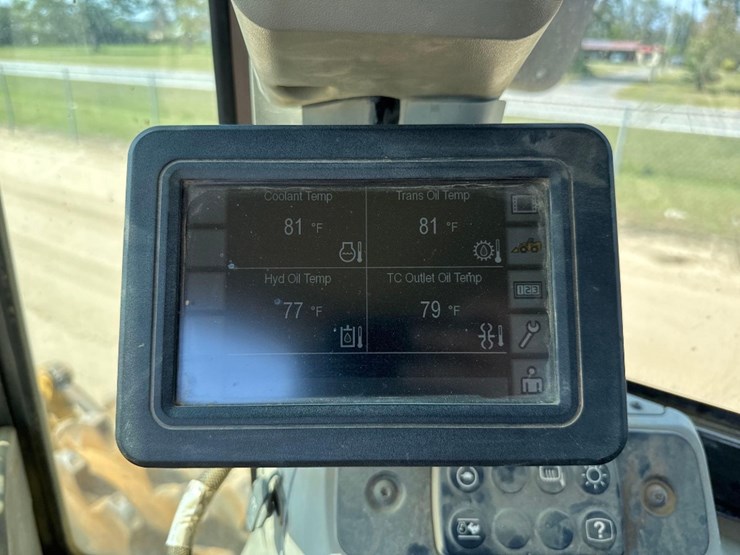 2018-caterpillar-815k-image-26