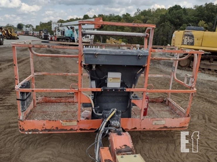 2016-jlg-400s-image-19