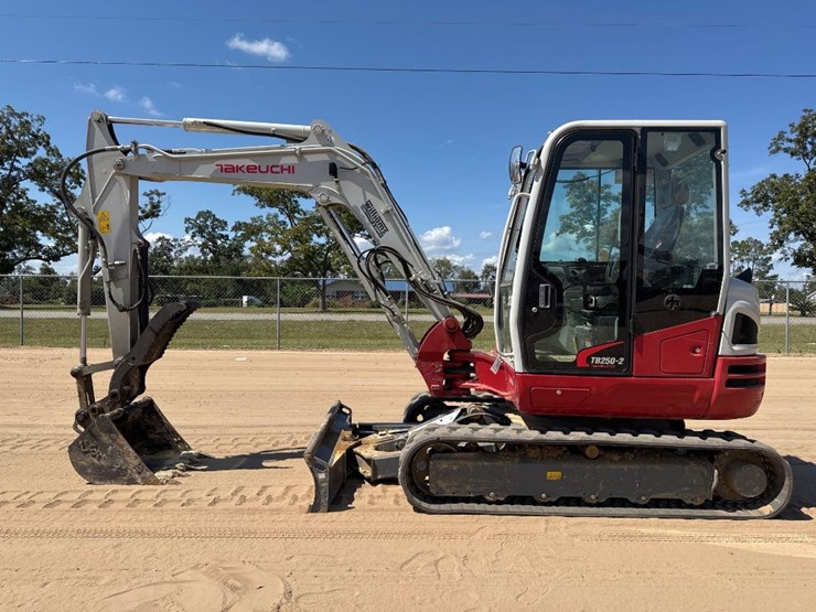 takeuchi-tb250-2-image-1