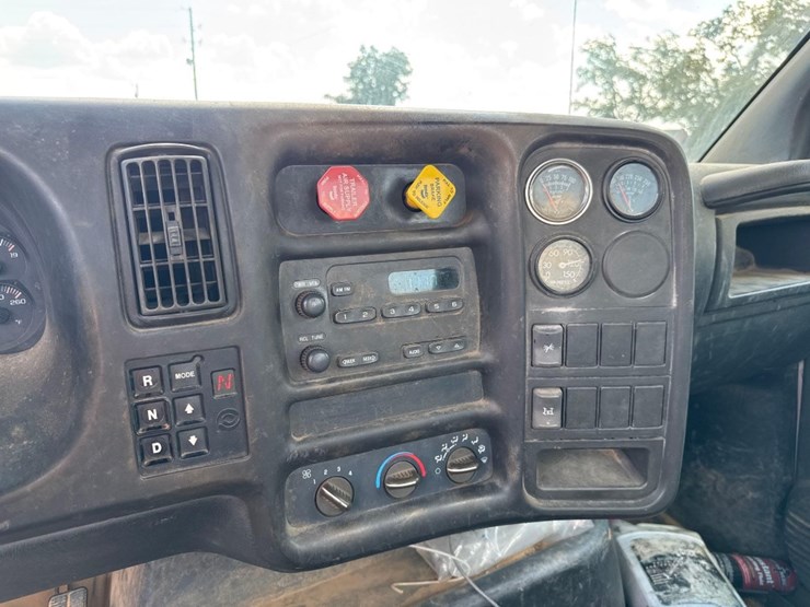 2005-gmc-c8500-chassis-truck-image-22