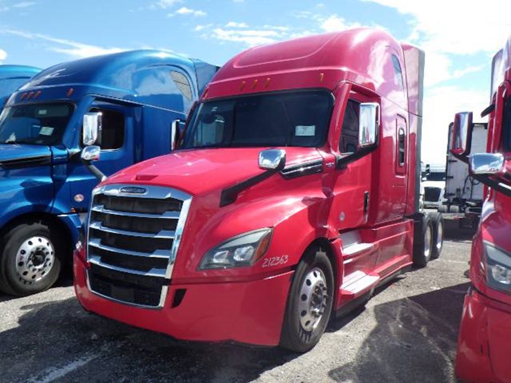 2021-freightliner-cascadia-126-image-1