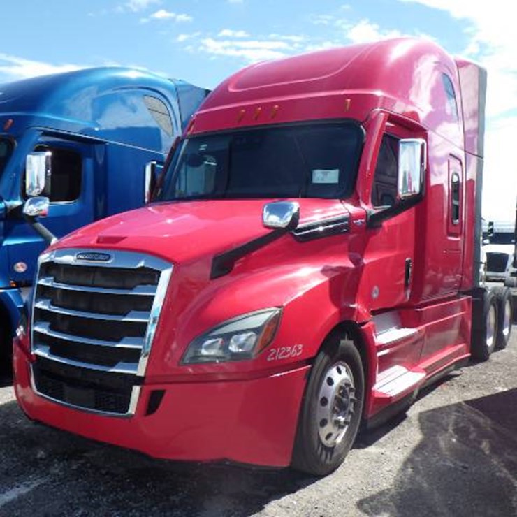 2021 FREIGHTLINER CASCADIA 126