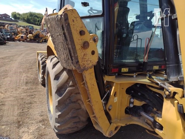 2015-caterpillar-420f-image-31