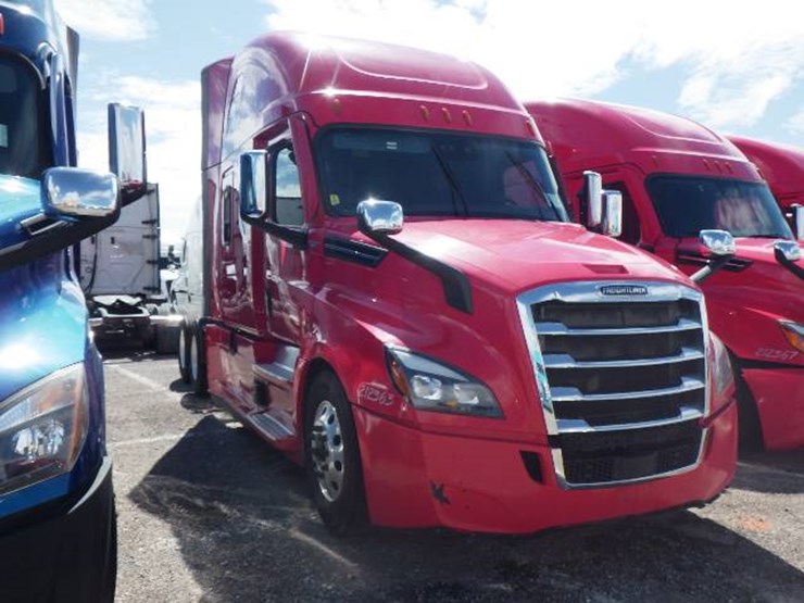 2021-freightliner-cascadia-126-image-2