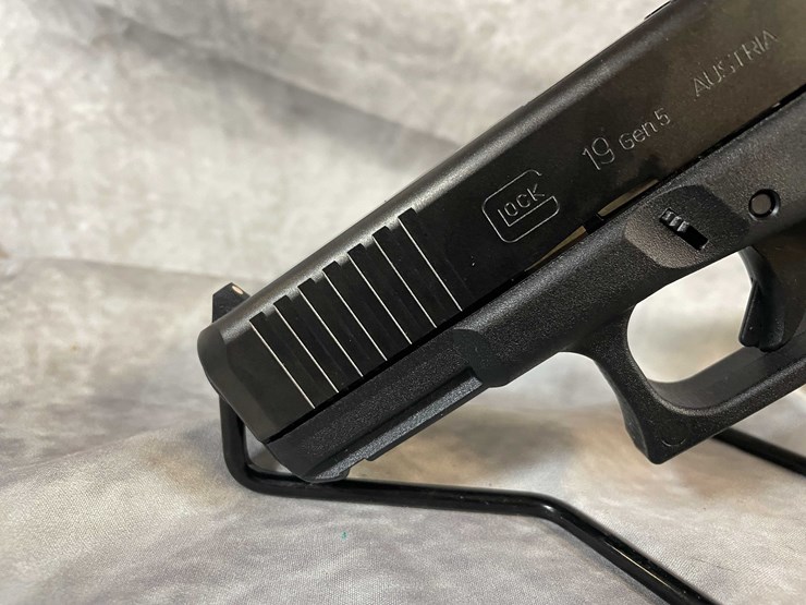 #4777-•-glock-19-gen-5-9mm-luger-pistol,-sn:-cesf245-image-16