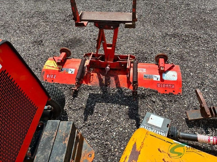 2002-kubota-f2000-image-9
