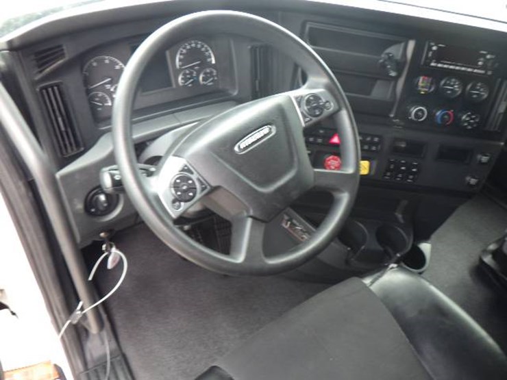 2024-freightliner-cascadia-126-image-9