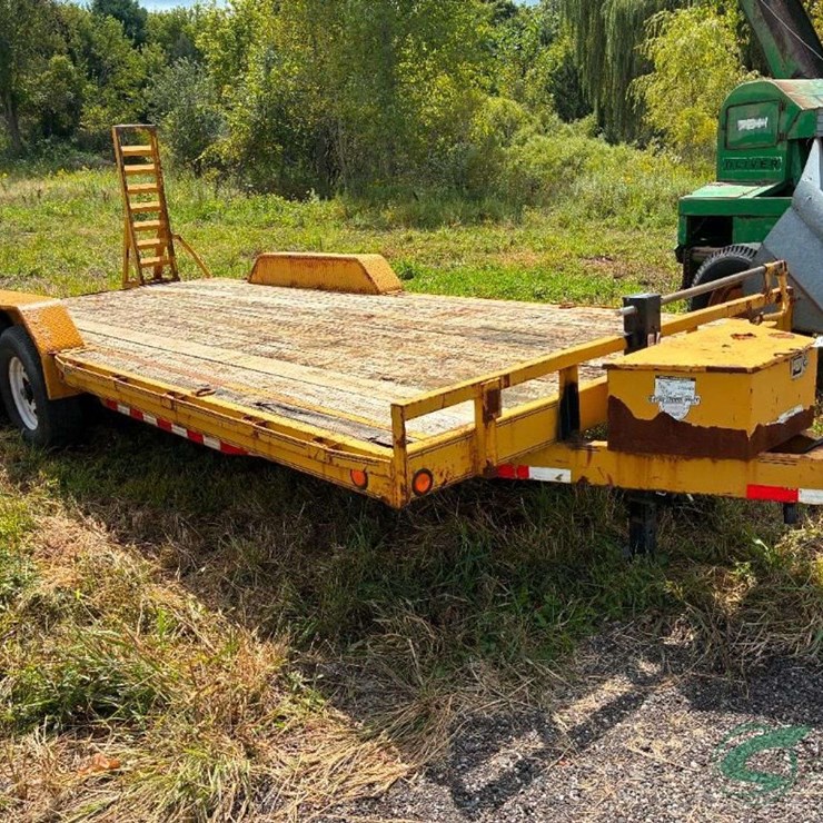 2012 18ft deck 2 ft dove tail equipment trailer