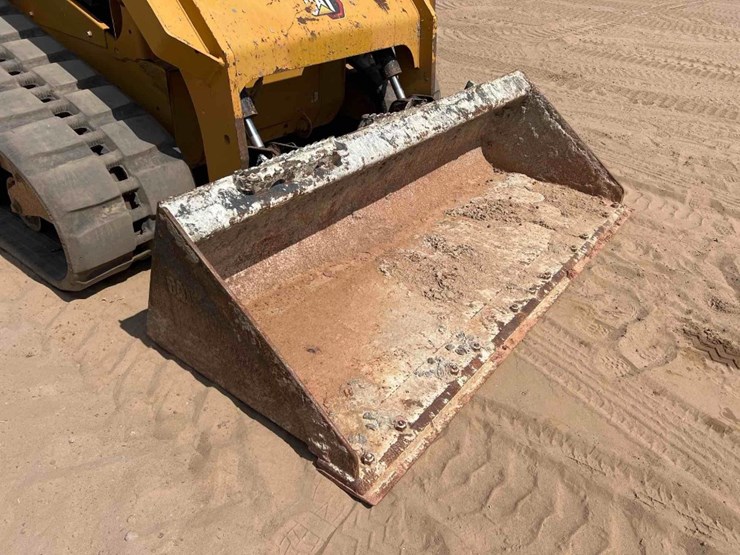 2021-caterpillar-279d3-image-17