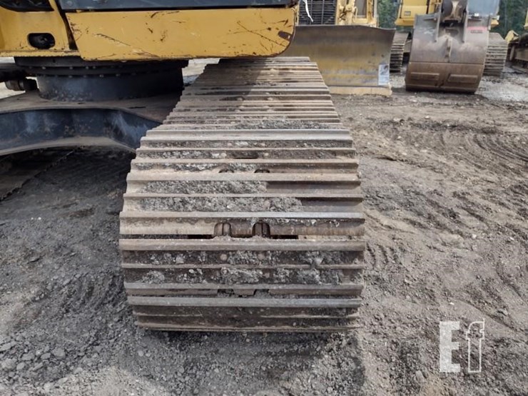 2011-deere-225d-lc-image-41
