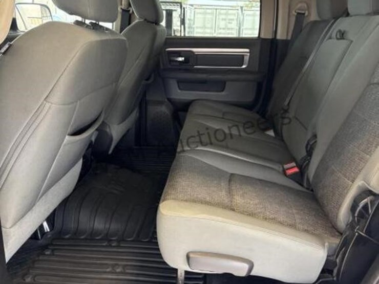 2015-ram-2500-slt-image-32
