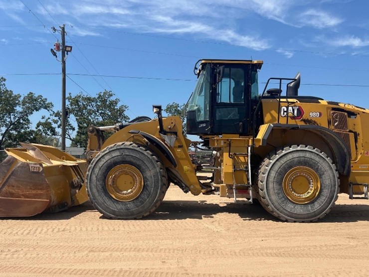 2022-caterpillar-980-image-1