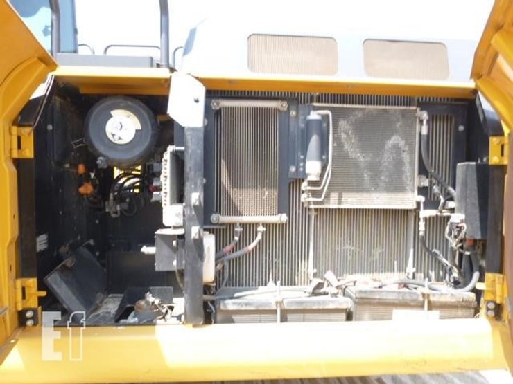 2017-deere-210g-lc-image-42