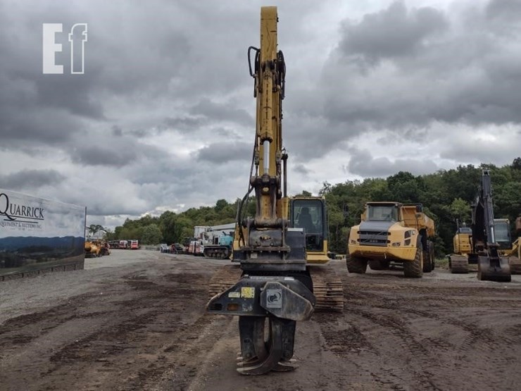 komatsu-pc220-lc-8-image-2