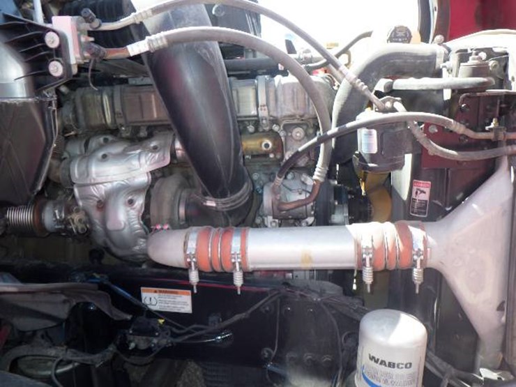 2021-freightliner-cascadia-126-image-18
