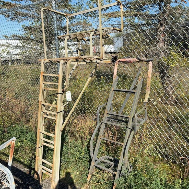 2 ladder tree stands