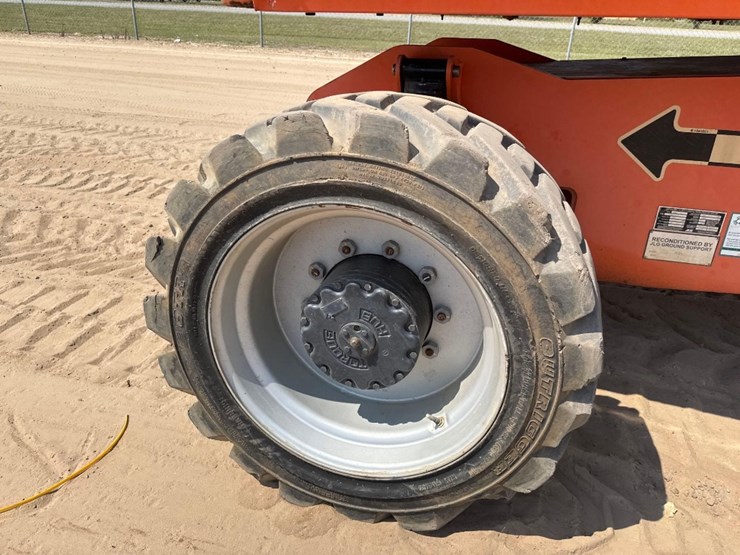 2008-jlg-800s-image-10