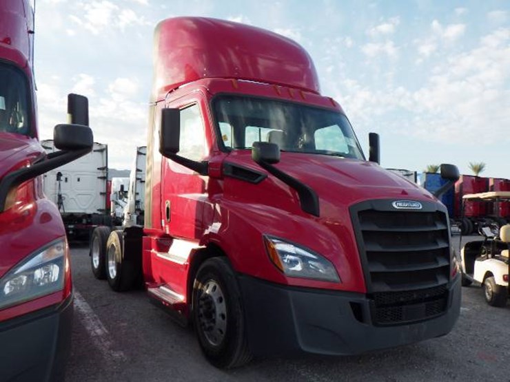 2019-freightliner-cascadia-116-image-2