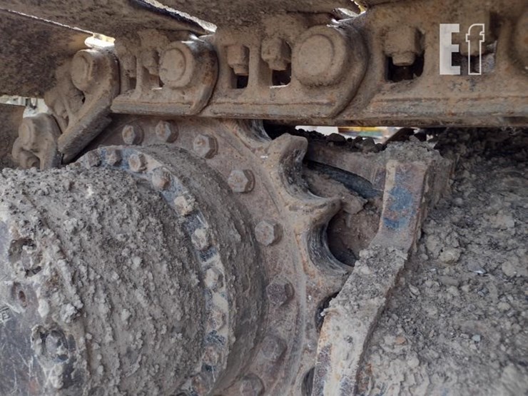 2011-deere-225d-lc-image-24