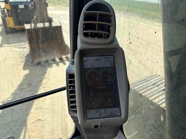 2015-deere-250g-lc-image-32