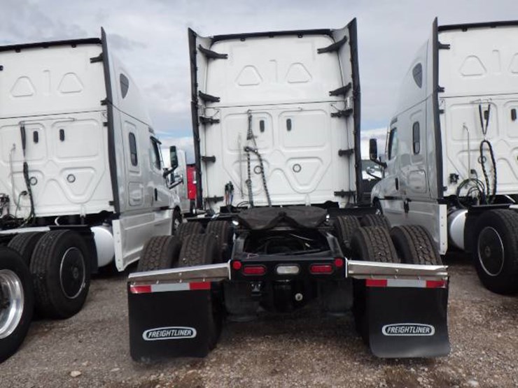2024-freightliner-cascadia-126-image-6