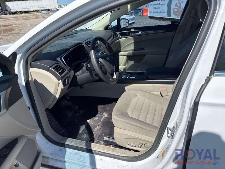 2018-ford-fusion-hybrid-sedan-image-10