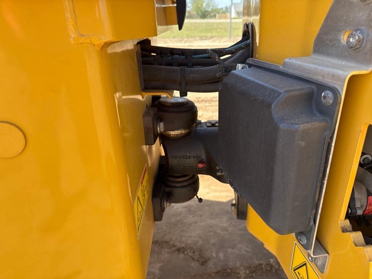 caterpillar-cb24b-image-14