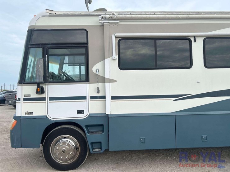 2004-workhorse-w22-motorhome-image-32