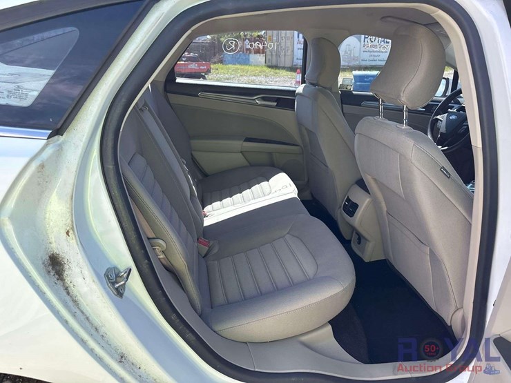 2018-ford-fusion-hybrid-sedan-image-21