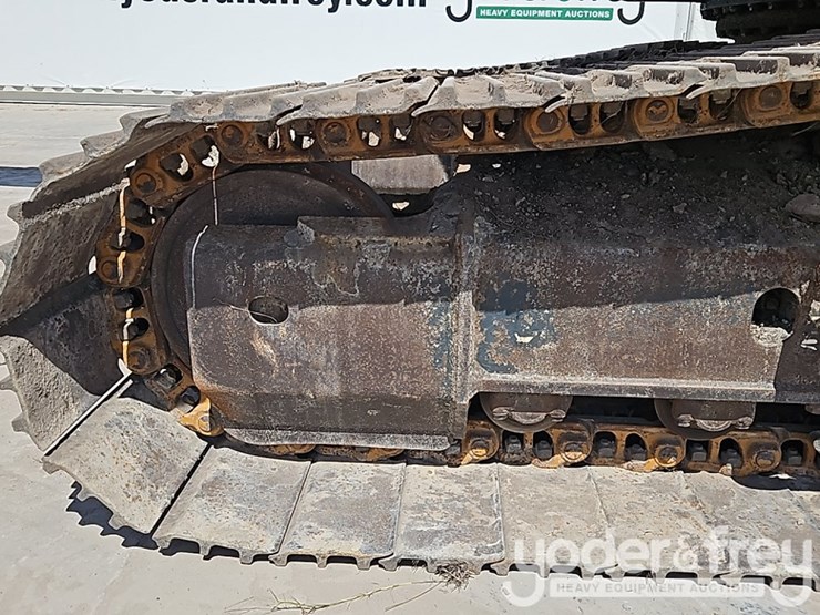 2015-komatsu-pc210-lc-10-image-22