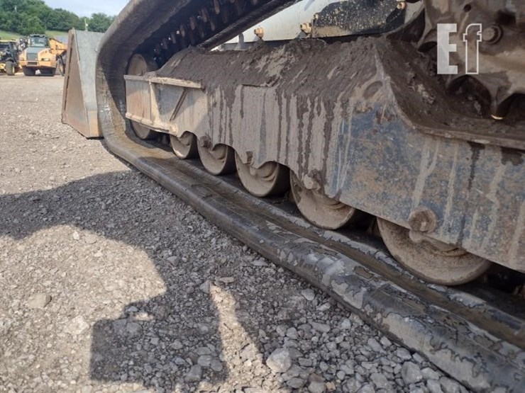 2019-bobcat-t740-image-25