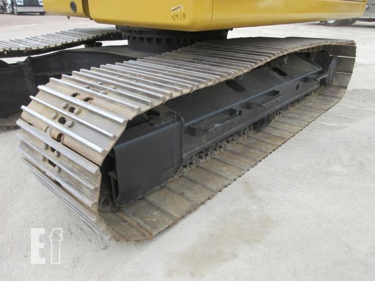2018-caterpillar-320-image-12
