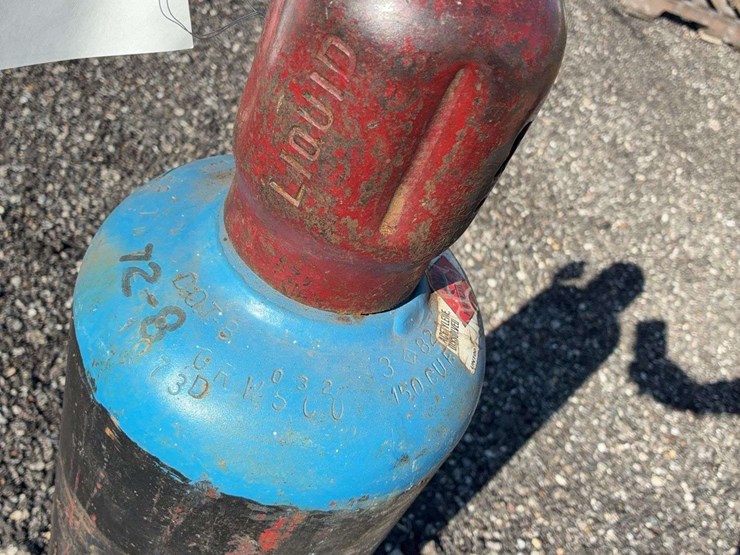 acetylene-tank-with-gas-image-3