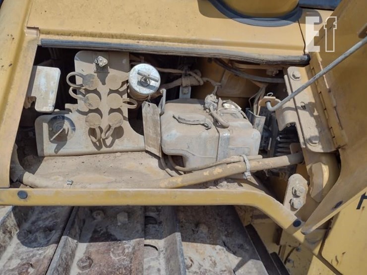2015-caterpillar-d6n-xl-image-48