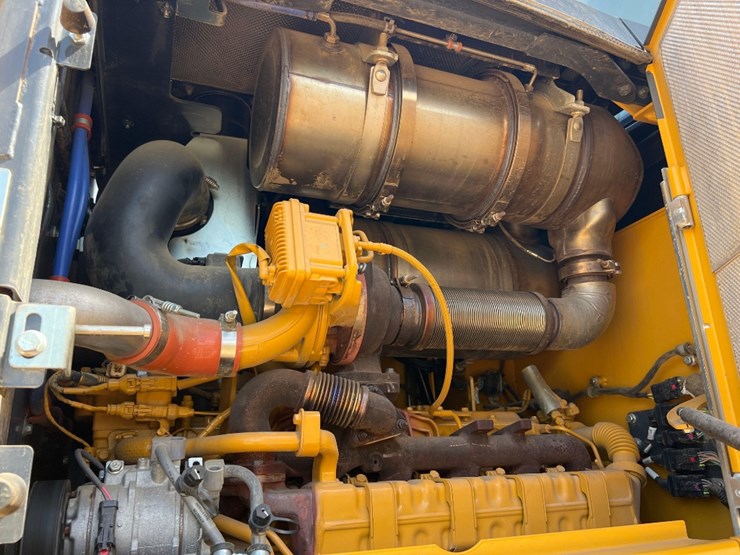 2021-deere-624p-image-22