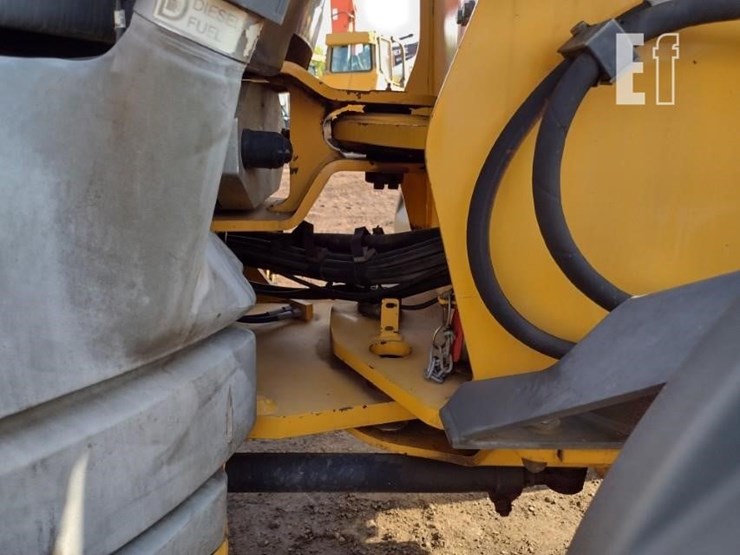 2015-deere-324k-image-26